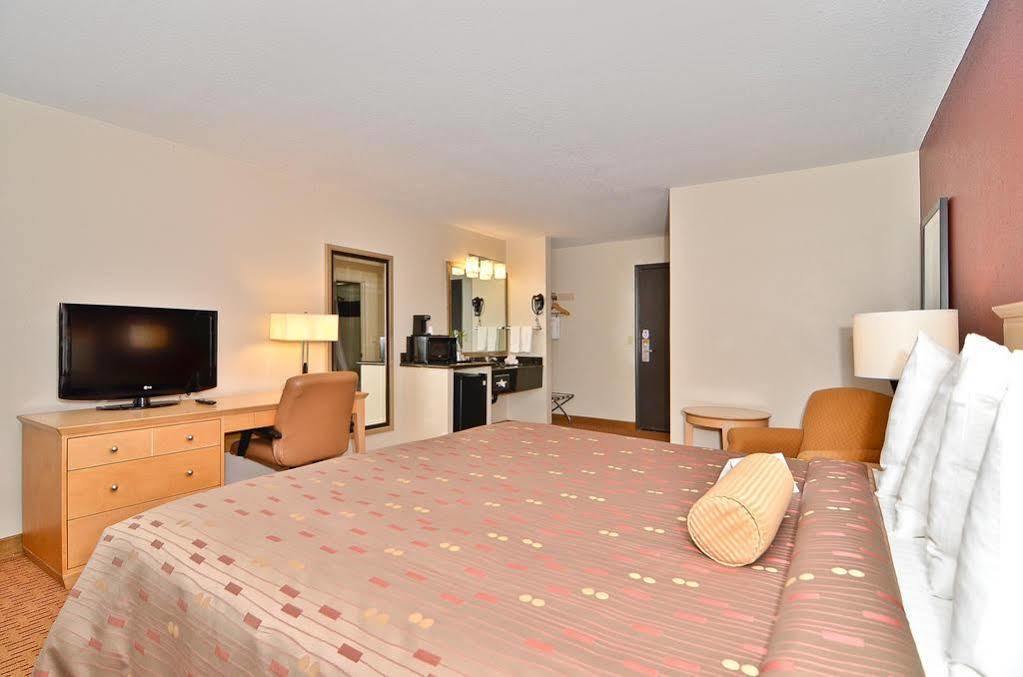 Clackamas Inn And Suites Kültér fotó
